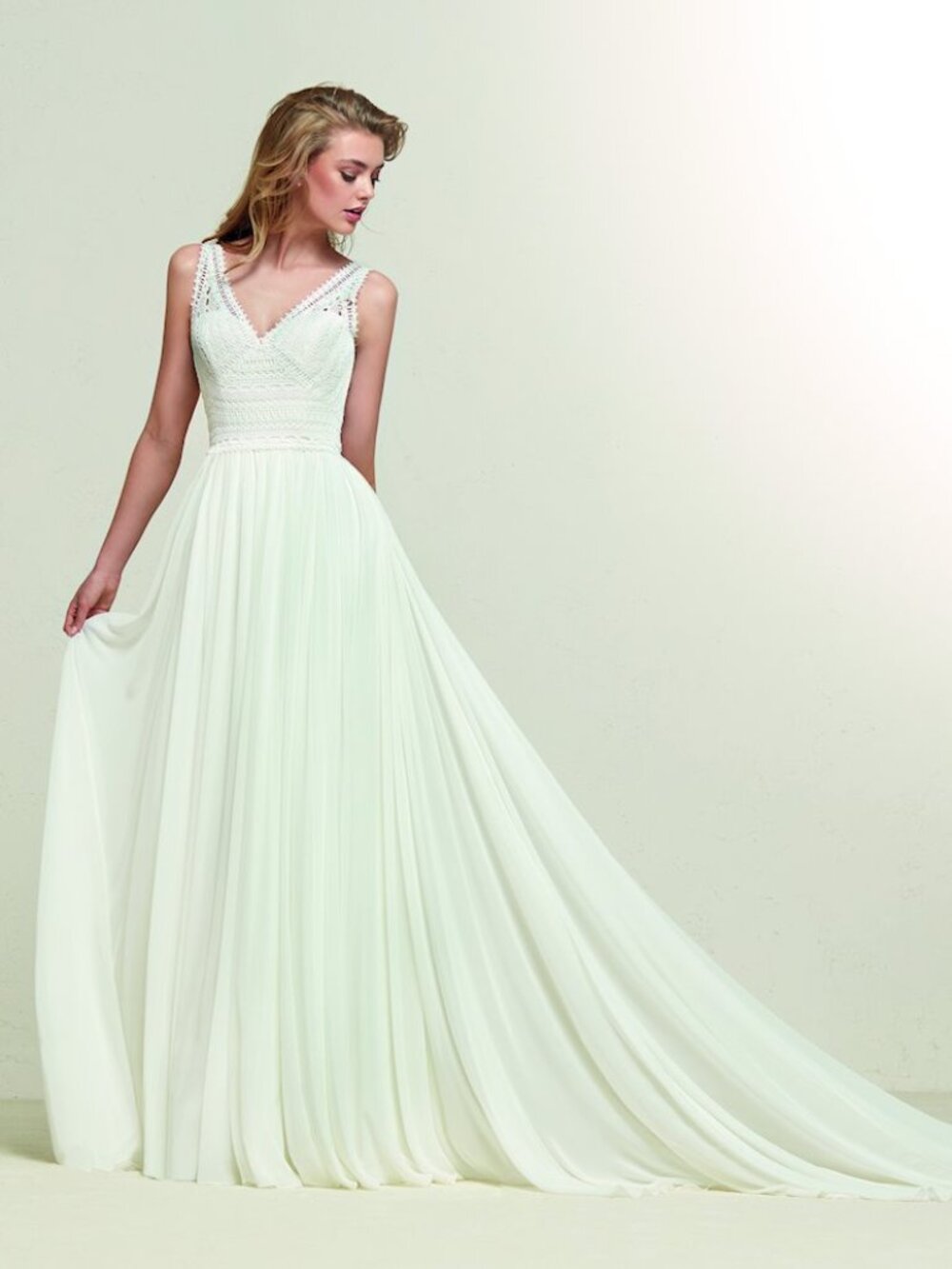 Pronovias Dramia Wedding Dress